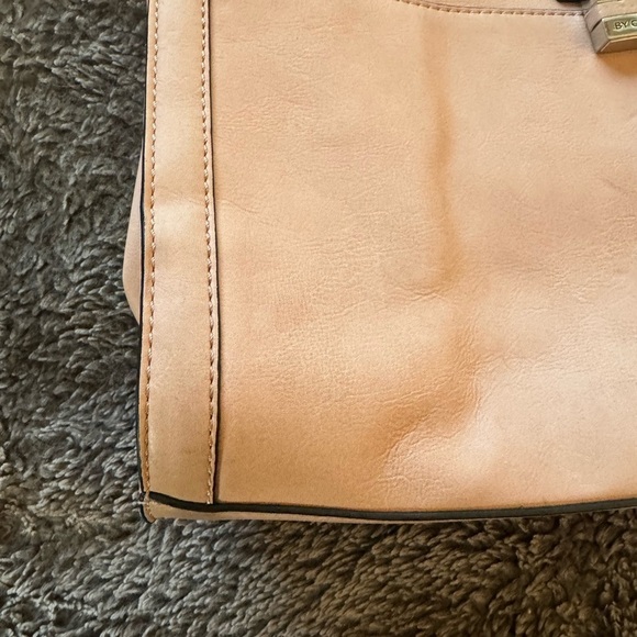 GUESS Tote Stye Handbag - Picture 13 of 16